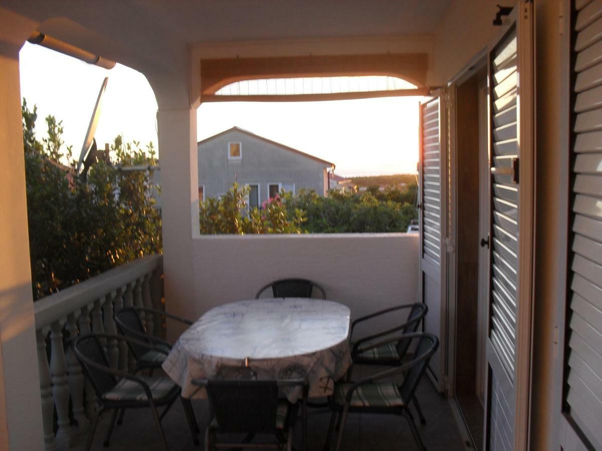 Apartment Zdenka Povljana Bagian luar foto